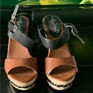 Unlisted Kenneth Cole size 5.5 wedges brown and black